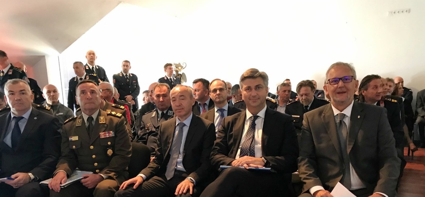 Predsjednik Vlade na sjednici o gašenju požara u Divuljama: Sada je vrijeme da se naprave detaljni planovi za 2018. 